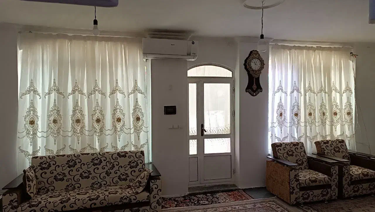 حیاط ویلایی در اسفهلان|فروش خانه و ویلا|خسروشاه, |دیوار