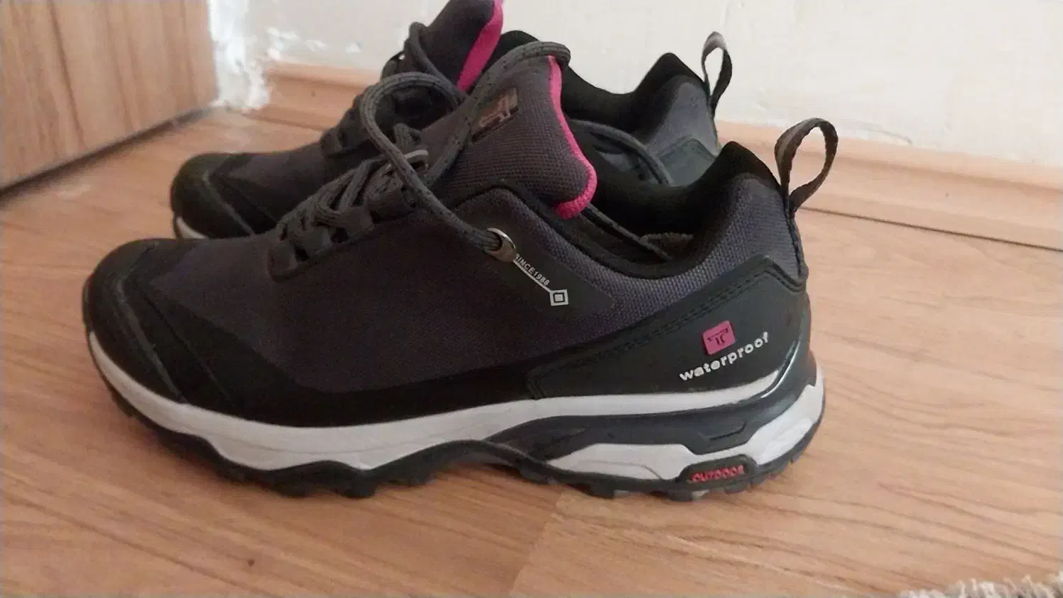 کفش اسپرت نو سایز37|کیف، کفش، کمربند|پرند, فاز ۵|دیوار