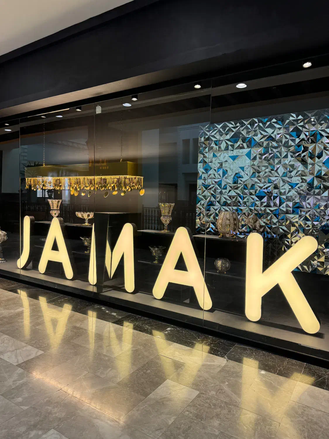 نیرو خدماتی|استخدام خدمات فروشگاه و رستوران|قم, پردیسان|دیوار