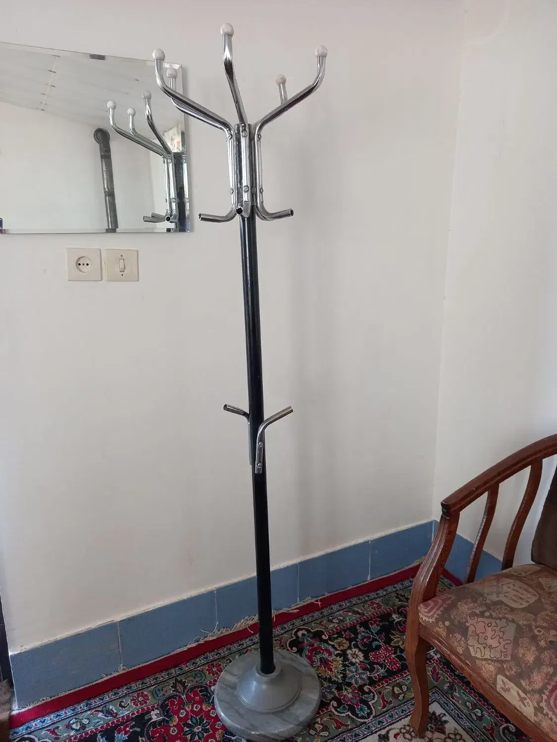 جا رختی ایستاده|بندرخت و رخت‌آویز|اراک, |دیوار