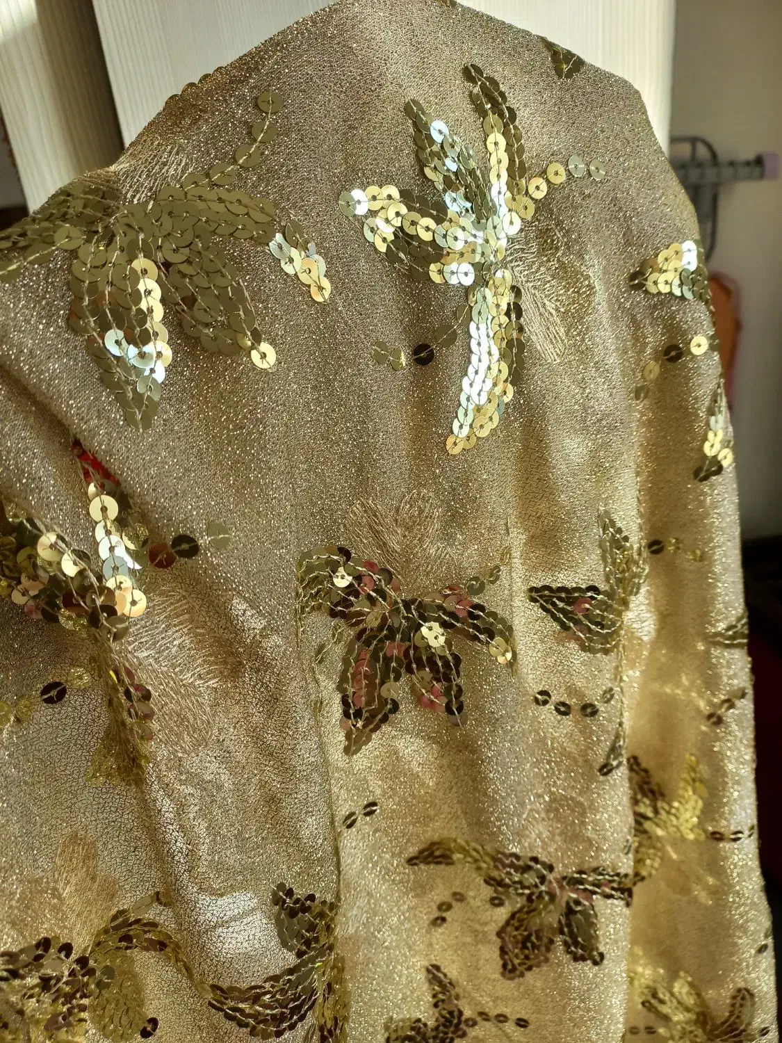 شال مرواریدی و پولکی برای روز زن|لباس|اردبیل, |دیوار