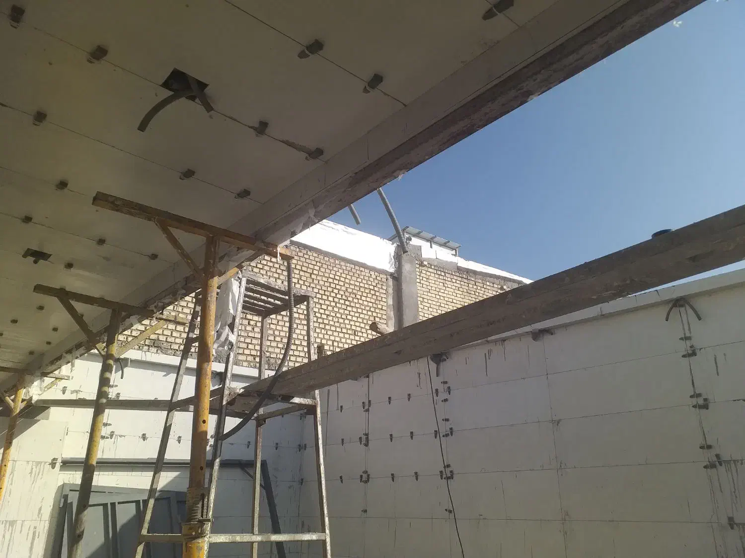 اجرای سرامیک سنگ و موزاییک و اجر نسوز|خدمات پیشه و مهارت|بهبهان, |دیوار