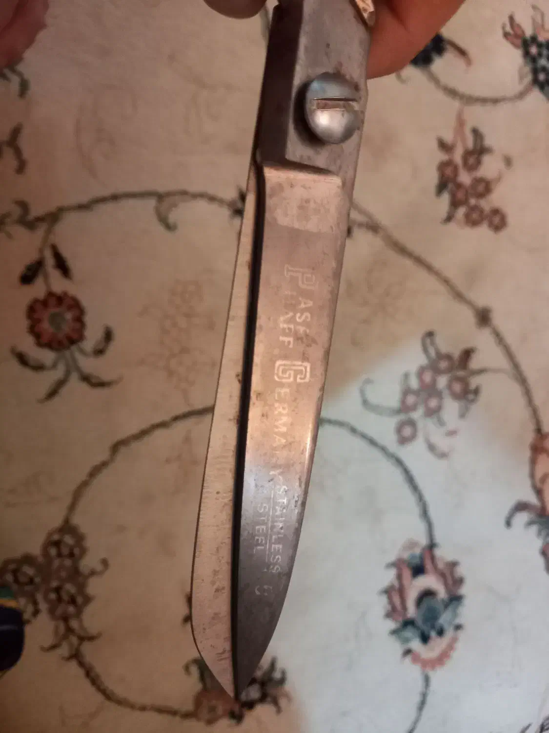 سلام این قیچی تیز وخیلی قدیمیه قیمتش هم توافقیه|لوازم خیاطی و بافتنی|سبزوار, توحیدشهر|دیوار