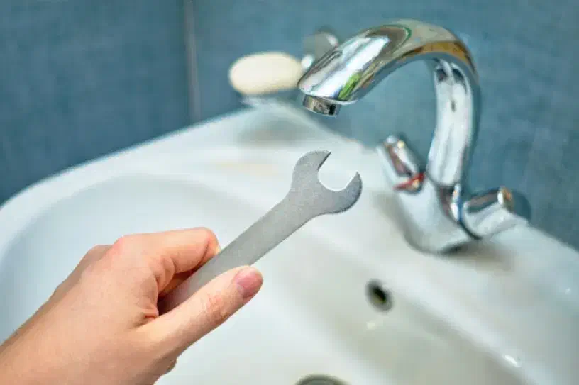 نصب شیرآلات نصب فرنگی نصب روشویی تعمیر پکیج|خدمات پیشه و مهارت|تهران, صد دستگاه|دیوار