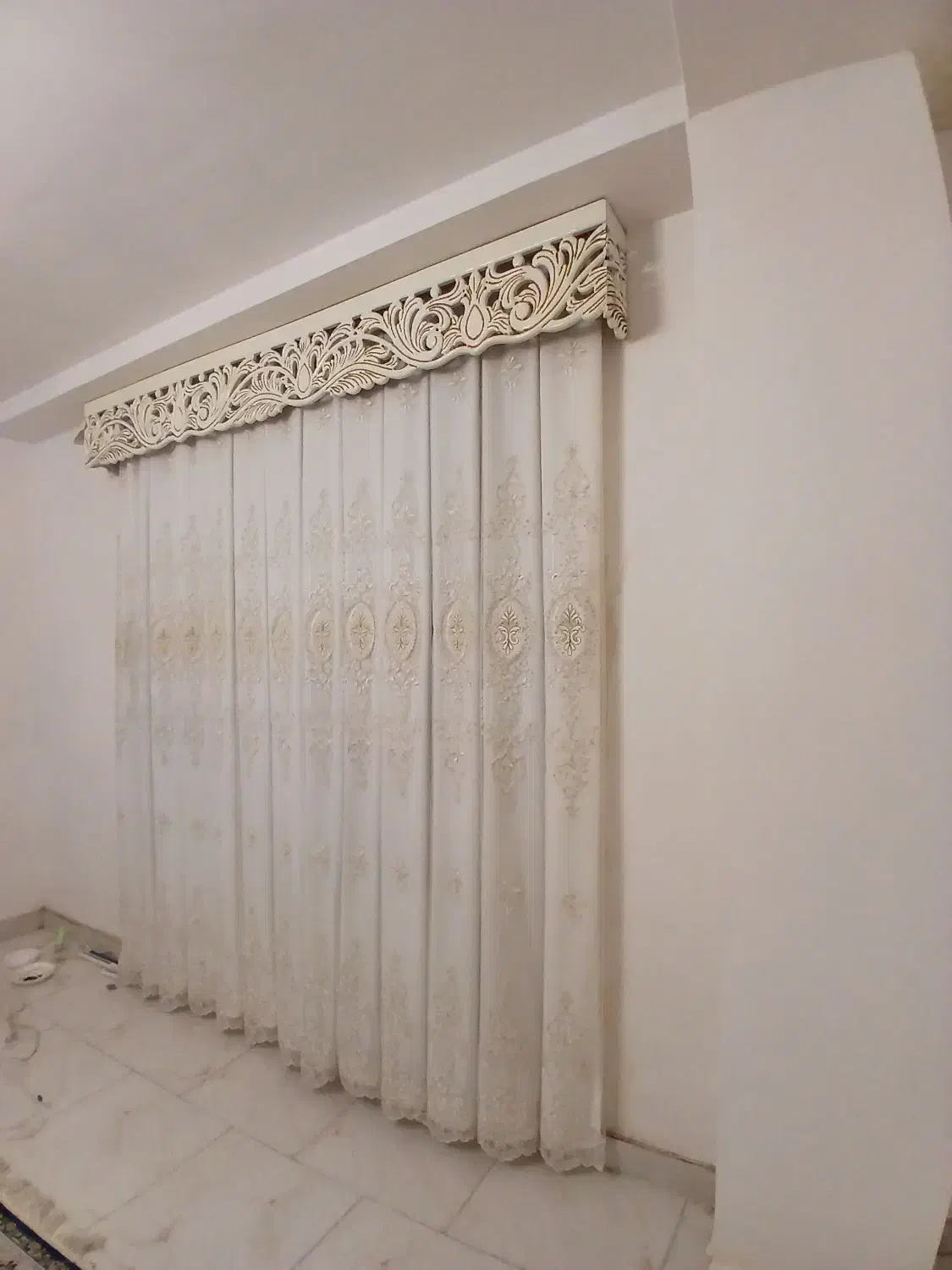 پرده به همراه کتیبه چوبی|پرده، رانر، رومیزی|رشت, کوی مهر|دیوار