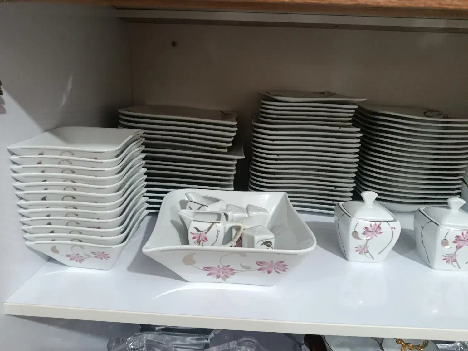 ظرف چینی طوس|ظروف سرو و پذیرایی|ساری, |دیوار