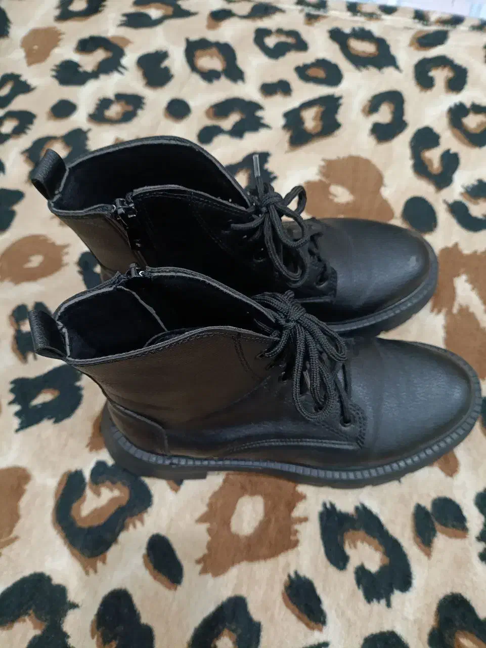 پوتین|کیف، کفش، کمربند|گنبد کاووس, |دیوار