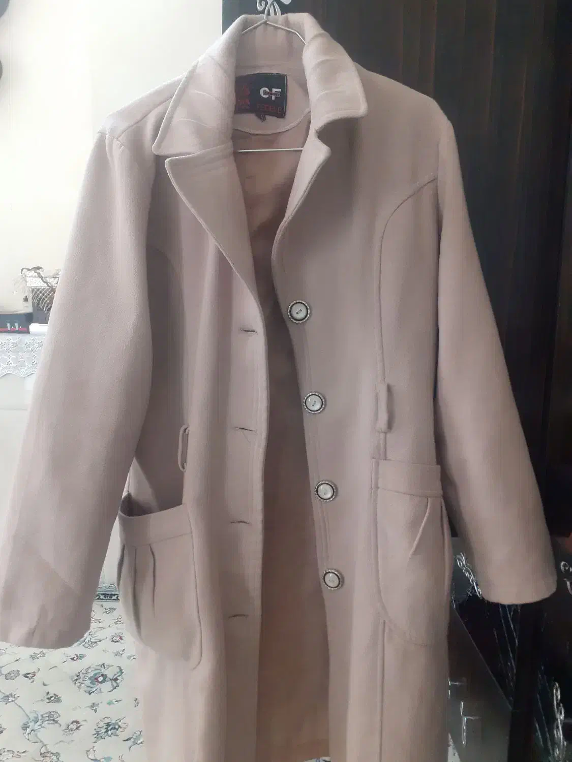 پالتو|لباس|تربتحیدریه, باغ ملی|دیوار