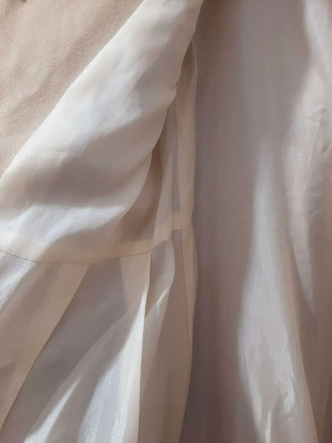 پالتو کرمی|لباس|اصفهان, عطار نیشابوری|دیوار