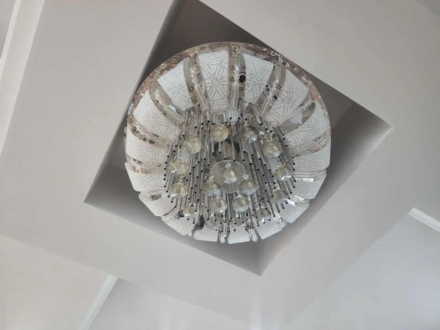 لوستر|لوستر و چراغ آویز|قم, میرزائیه|دیوار