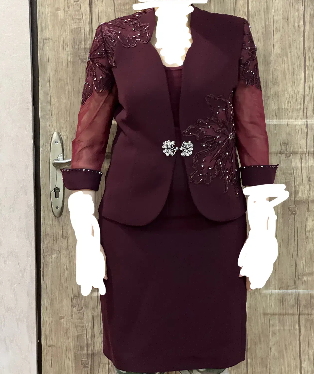 کت‌ودامن مجلسی زنانه|لباس|رشت, سعدی (تختی)|دیوار