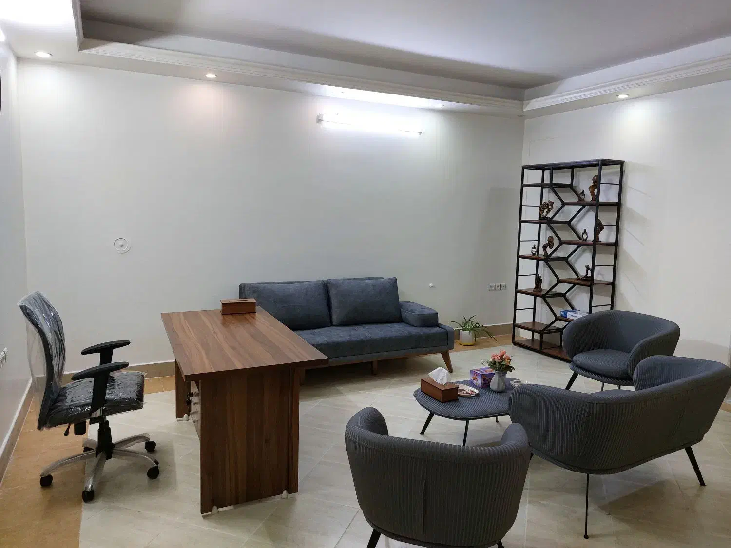 اجاره ساعتی اتاق مشاوره وتدریس خصوصی حداقل۲۰۰|اجارهٔ دفتر کار، اتاق اداری، مطب|قم, زنبیل آباد|دیوار