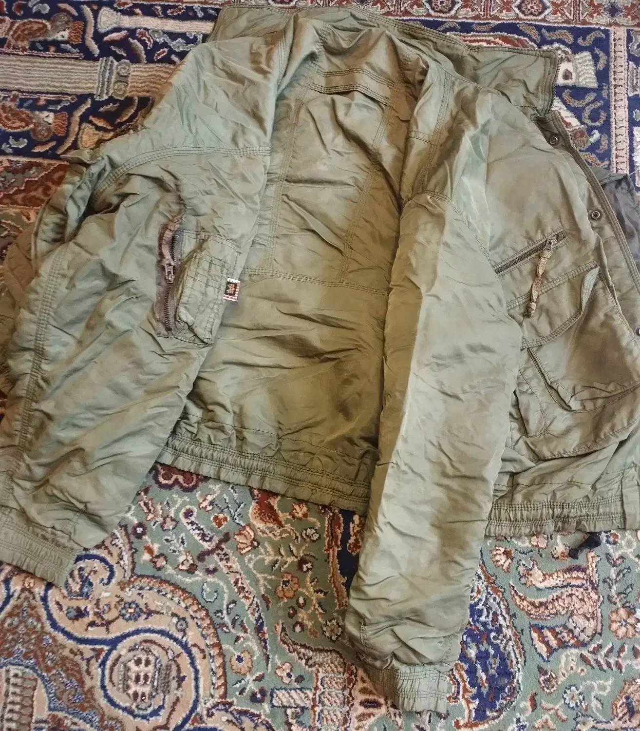 تعدادی کاپشن|لباس|کرمان, |دیوار