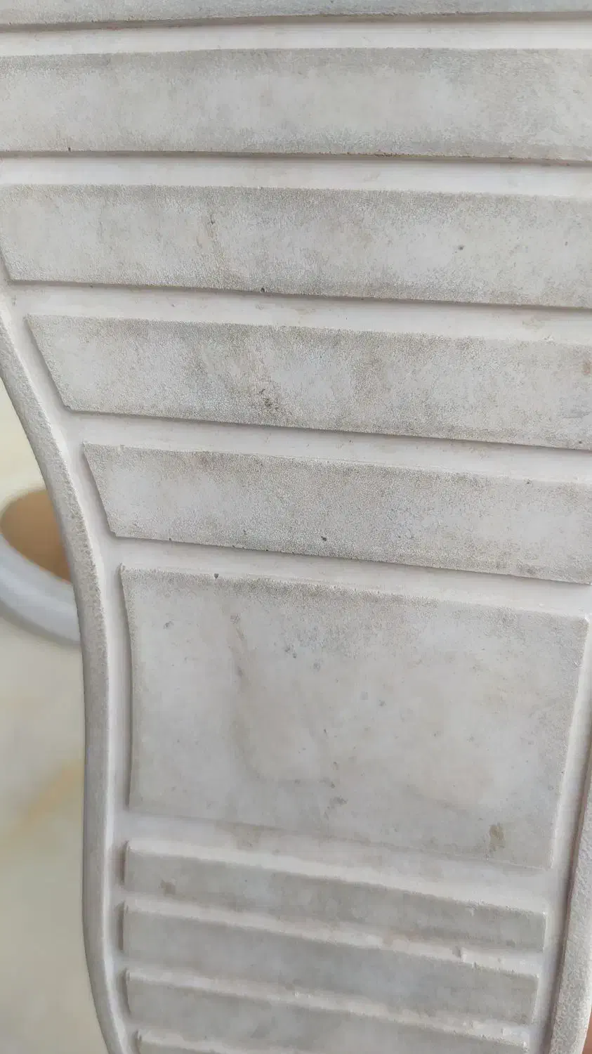 کفش|کیف، کفش، کمربند|سنگر, |دیوار