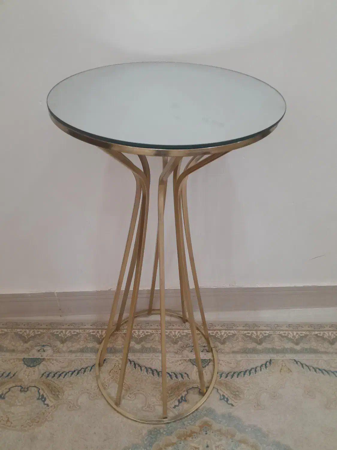 میز پایه دار و جا مشعی طلایی|بوفه، ویترین، کنسول|تربتحیدریه, مظفریه|دیوار