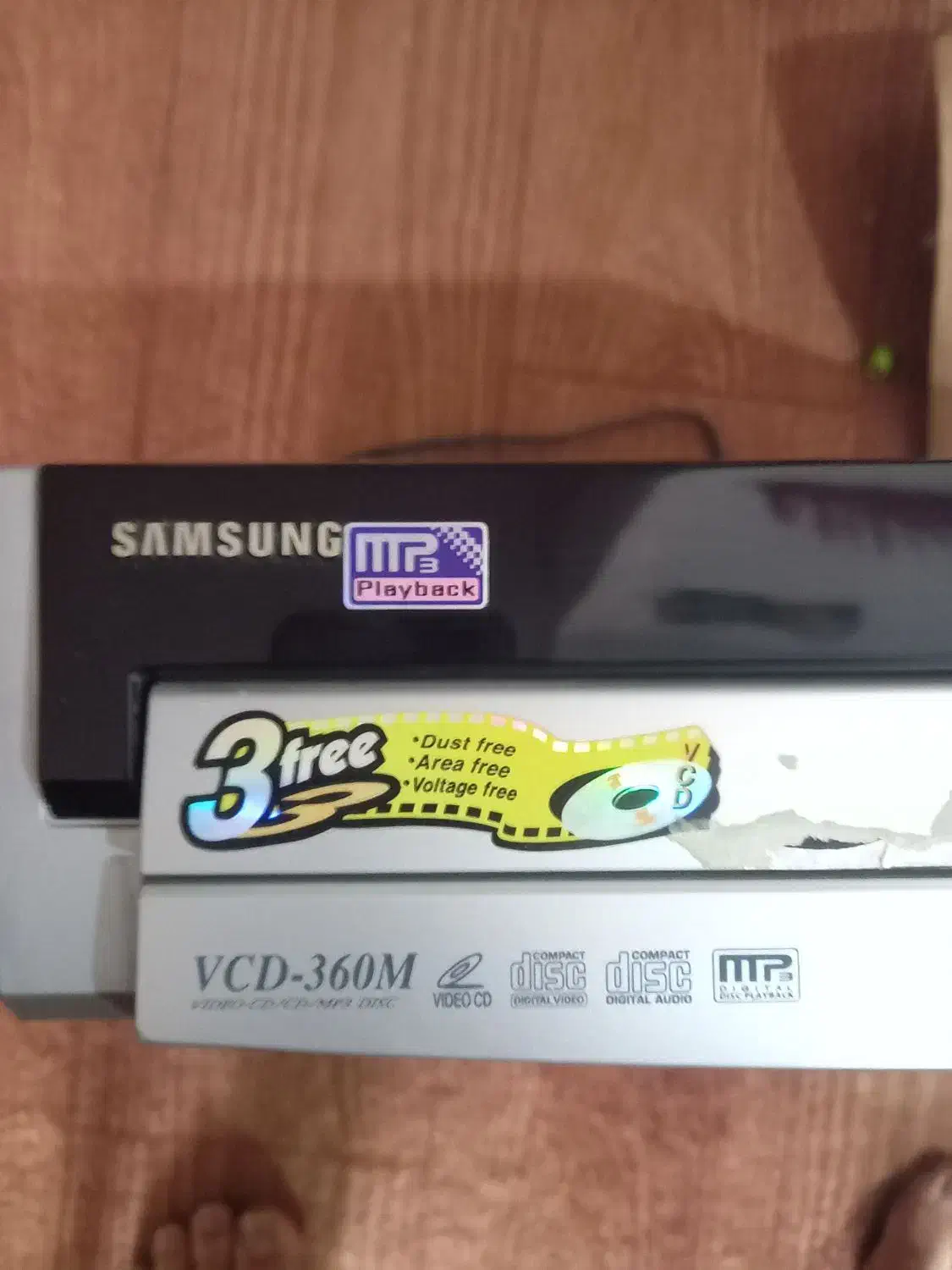 تلویزیون و دستگاه سی دی قدیمی عتیغه|سیستم صوتی خانگی|ساوه, |دیوار