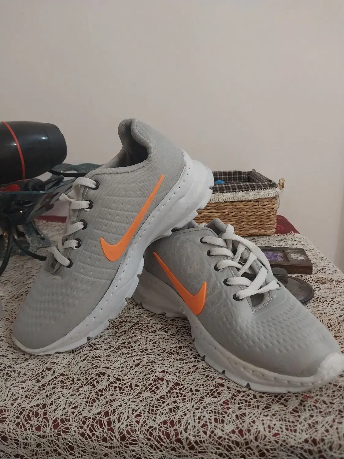 دوتا کتونی بچه گانه مارک هست سایز ۳۶ الا ۳۷|کیف، کفش، کمربند|پرند, فاز ۶|دیوار