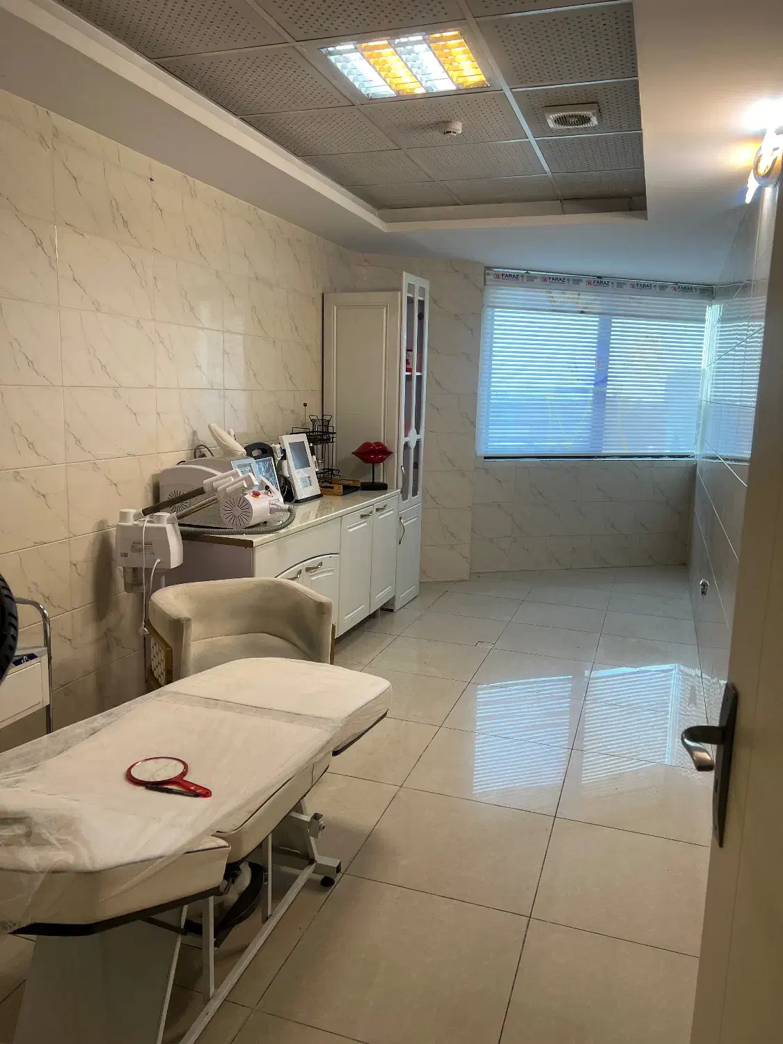 اجاره اتاق در کلینیک زیبایی|اجارهٔ دفتر کار، اتاق اداری، مطب|تهران, شهرک فردوس (حسینی)|دیوار