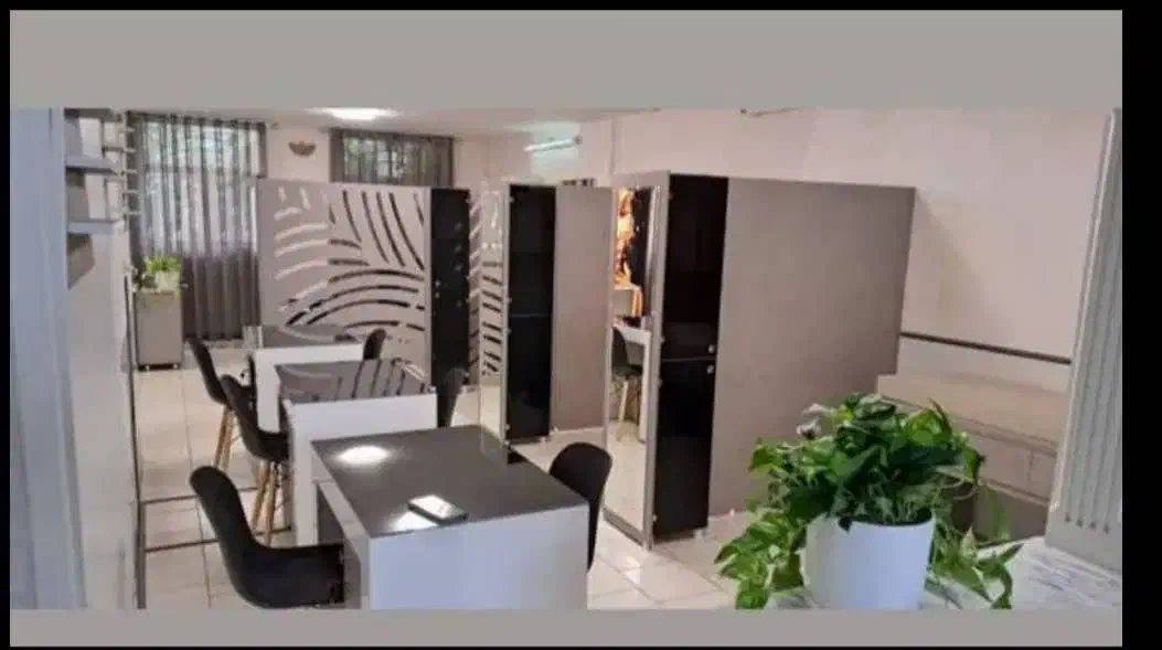 فروش تعدادی صندلی میز وتخت ارایشگری|آرایشگاه و سالن‌های زیبایی|اراک, |دیوار