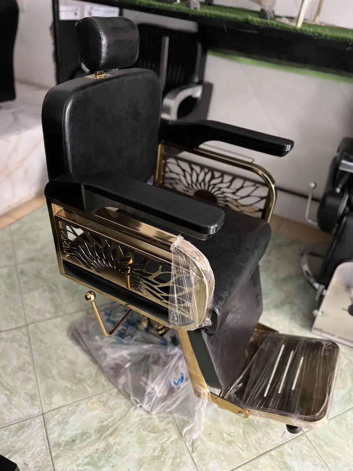 صندلی پدالی صندلی اصلاح مردانه صندلی اصلاح زنانه|آرایشگاه و سالنهای زیبایی|مشکیندشت, |دیوار