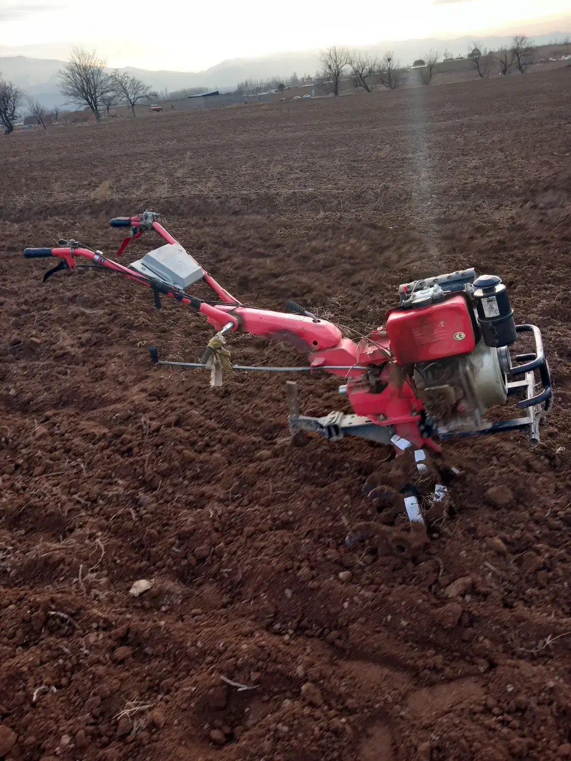 شخم زنی باغات و گل خانه ها|خدمات باغبانی و درختکاری|مرند, |دیوار