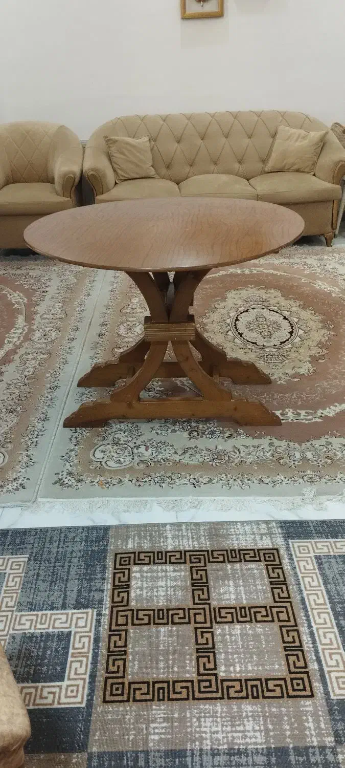 میز چهار نفره|میز و صندلی غذاخوری|رشت, پیرکلاچای|دیوار