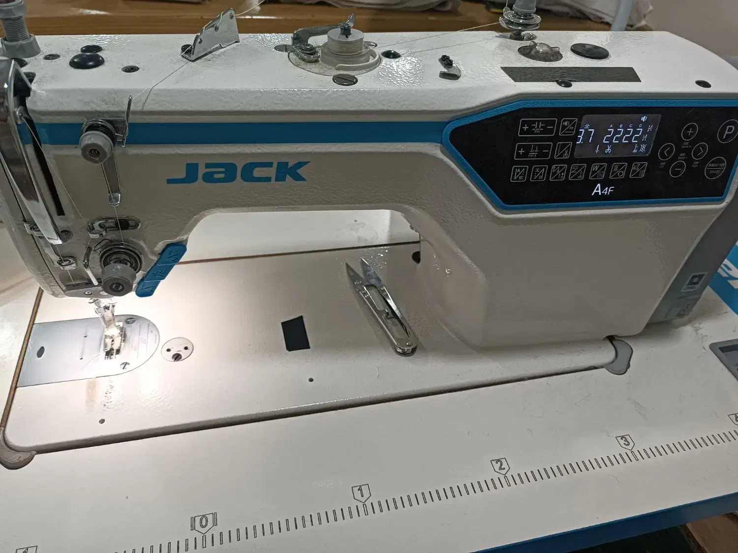 چرخکار و بیرونبر مانتو|استخدام صنعتی، فنی، مهندسی|ورامین, خیر آباد|دیوار