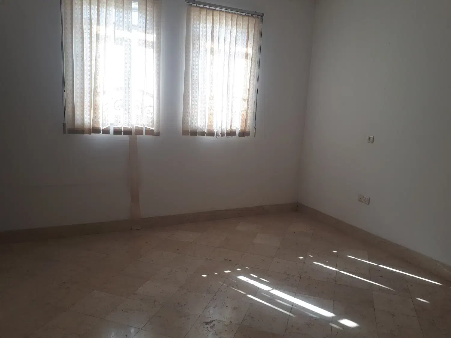 اجاره واحد تجاری ۱۰۰ متر|اجارهٔ دفتر کار، اتاق اداری، مطب|یزد, |دیوار