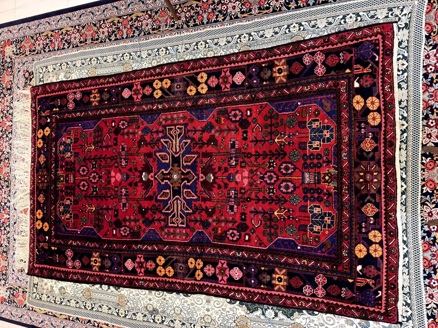 قالی دستباف نهاوندی|فرش|تهران, فلسطین (میدان انقلاب)|دیوار