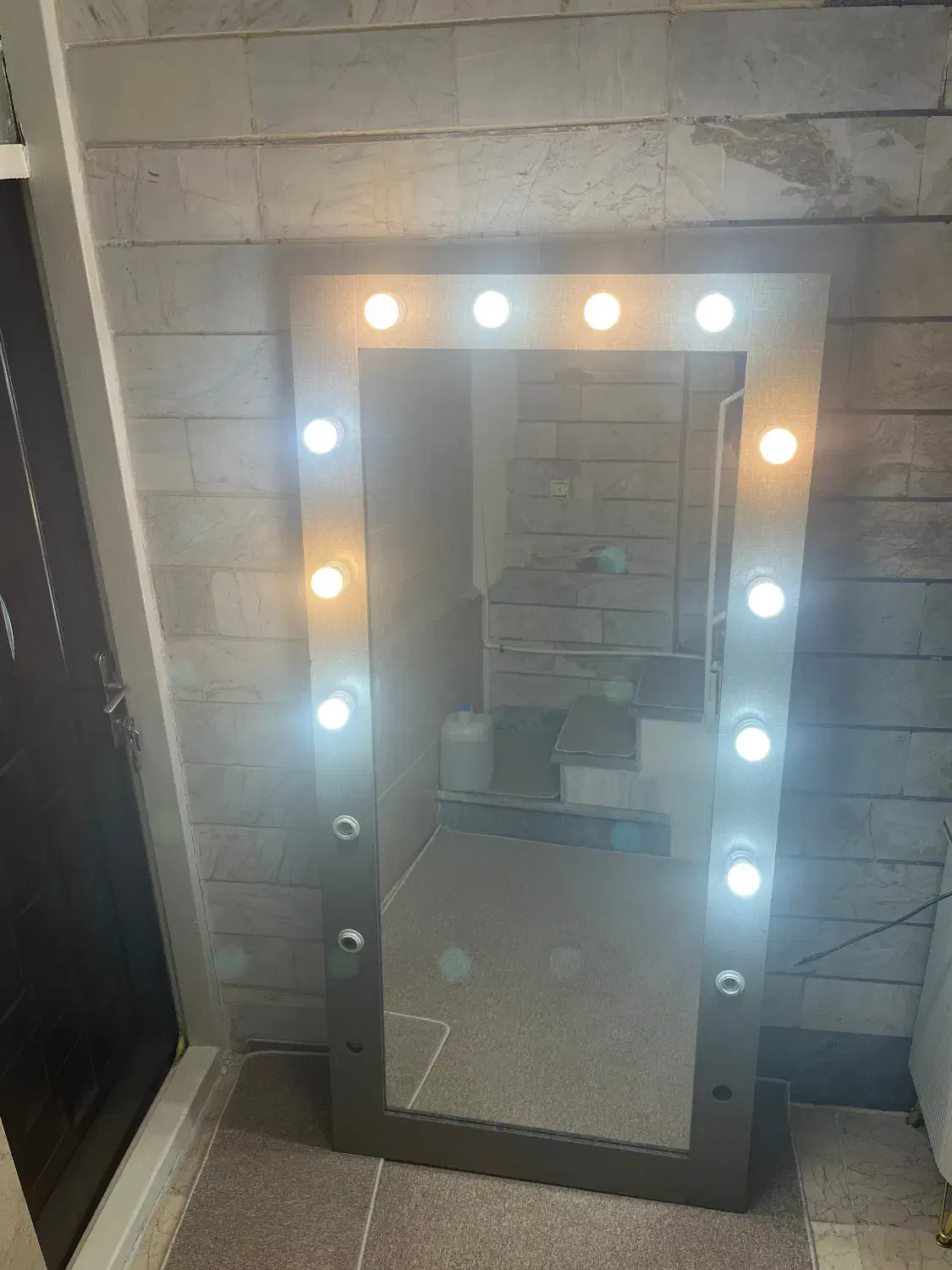 آینه قدی لامپاش تعویض میشه کاملا سالم|آرایشگاه و سالن‌های زیبایی|اسلام‌شهر, شهرک امام حسین (میان آباد)|دیوار