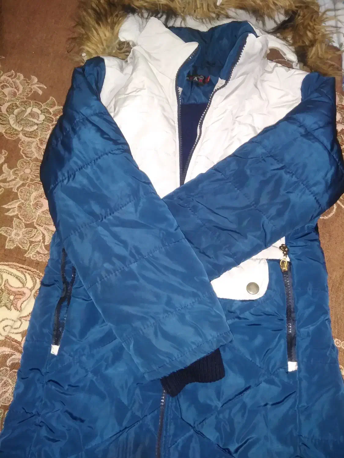 لباس (کاپشن)|لباس|سمنان, |دیوار