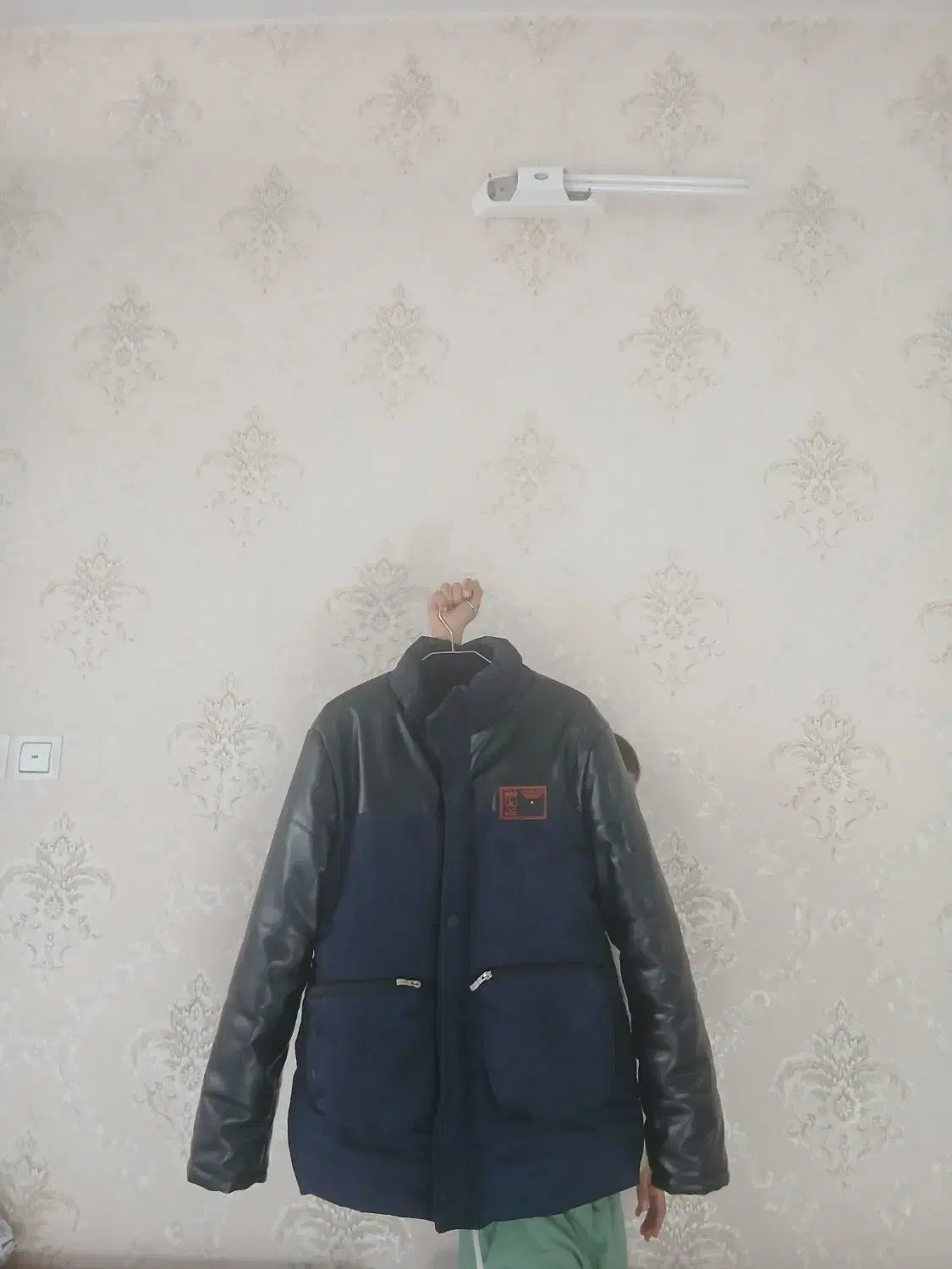 کاپشن|لباس|سبزوار, قصبه اب یمین|دیوار