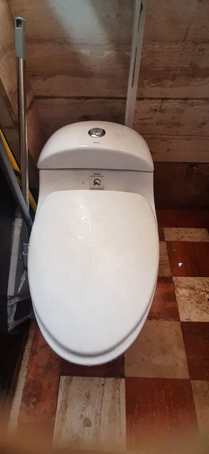 توالت فرنگی، سالم، تمیز، در حد نو ۳۵۰۰|لوازم سرویس بهداشتی|قم, بنیاد|دیوار