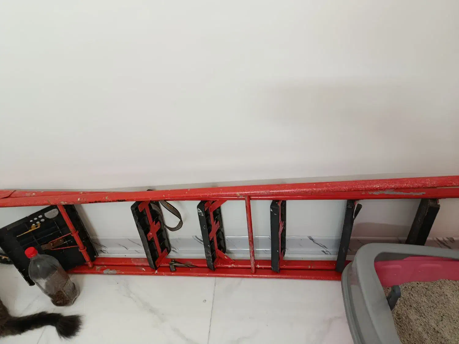 نردبان|مصالح و تجهیزات ساختمان|ری, شهادت|دیوار