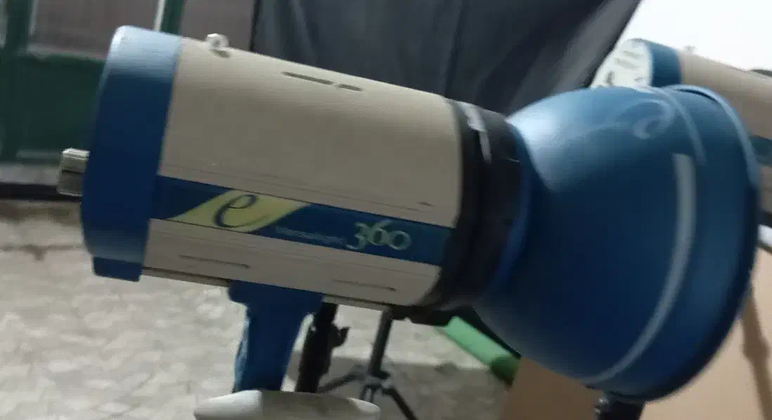 فلاشر عکاسی برای عکاسی حرفه ای|دوربین عکاسی و فیلمبرداری|قم, زنبیل آباد|دیوار