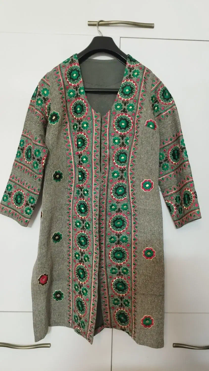 مانتو مجلسی در حد نو|لباس|اصفهان, سروستان|دیوار