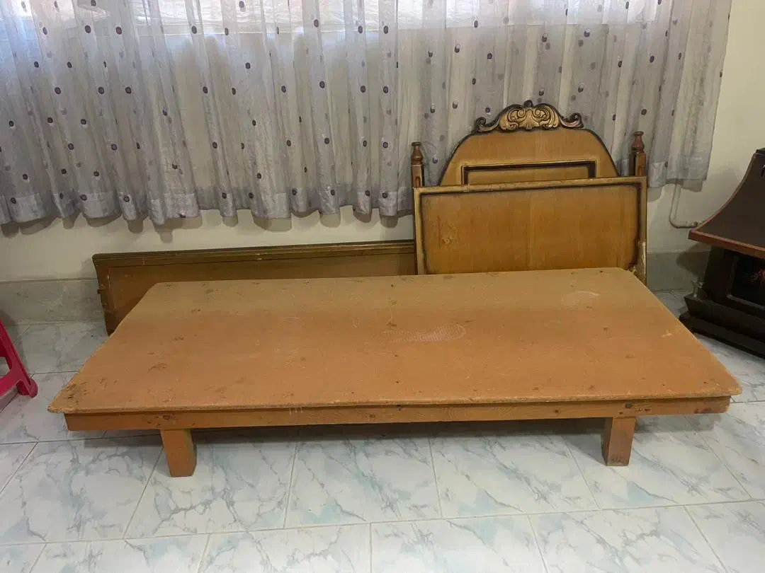 بوفه با چوب گردو/تخت/دار قالی در حد نو|بوفه، ویترین، کنسول|مشهد, کوی المهدی|دیوار