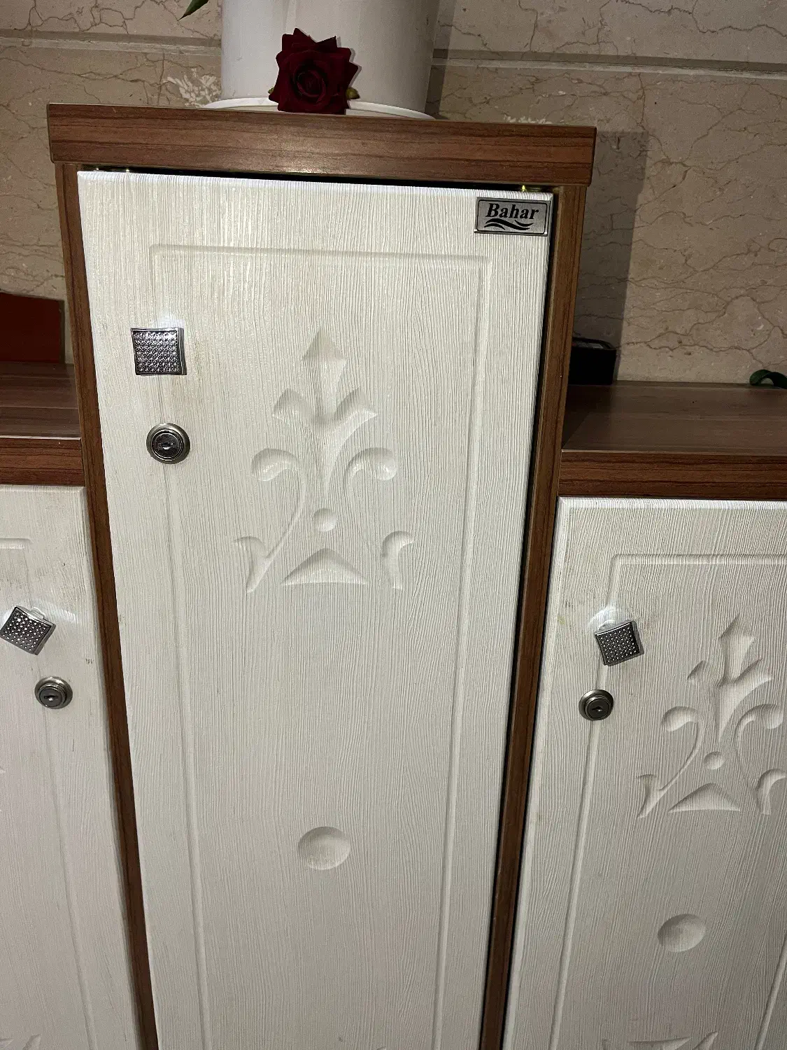 جاکفشی جادار شیک درحدنو چرخدار وقفل دار|جاکفشی، کمد، دراور|تهران, مجیدآباد|دیوار