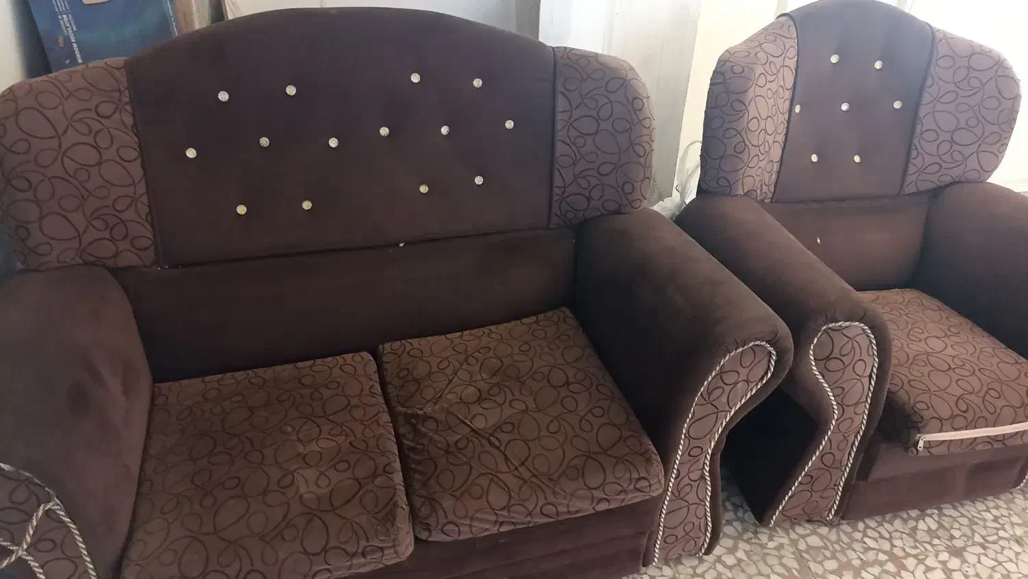 مبل هفت نفره ،بهمراه یک میز کوچک کشویی|مبلمان خانگی و میز عسلی|آمل, |دیوار