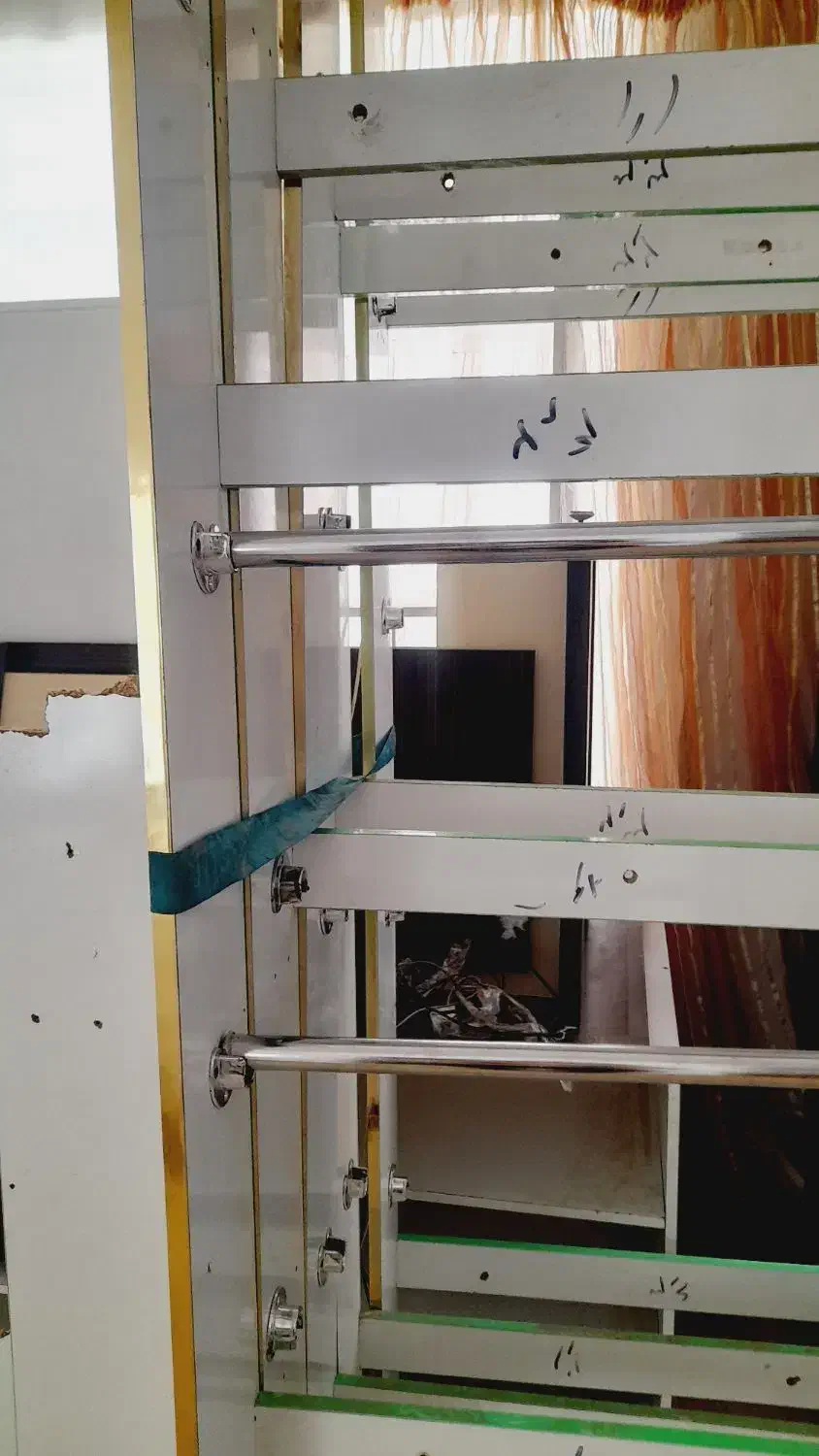 پایه و قفسه دیواری پرده،کاغذدیواری،پارچه..|کتابخانه، شلف، قفسه‌های دیواری|نیشابور, مازول|دیوار