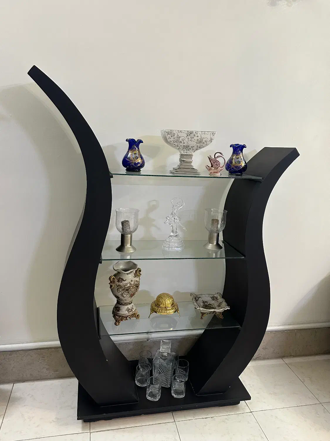 بوفه لوکس و زیبا در حد نو|بوفه، ویترین، کنسول|تاکستان, |دیوار