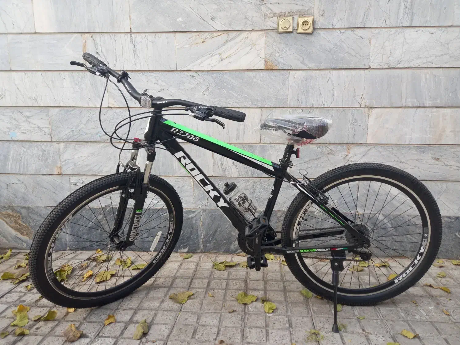 دوچرخه راکی مشکی سبز  نو نو|دوچرخه، اسکیت، اسکوتر|تهران, آزادشهر|دیوار