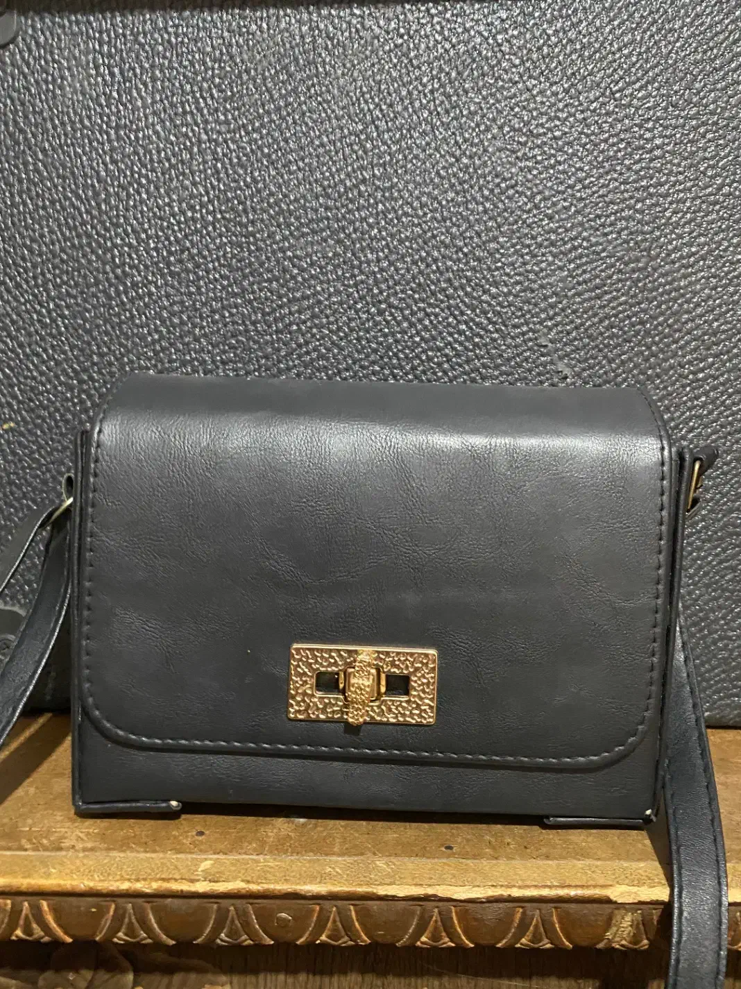 کیف|کیف، کفش، کمربند|دوگنبدان, |دیوار