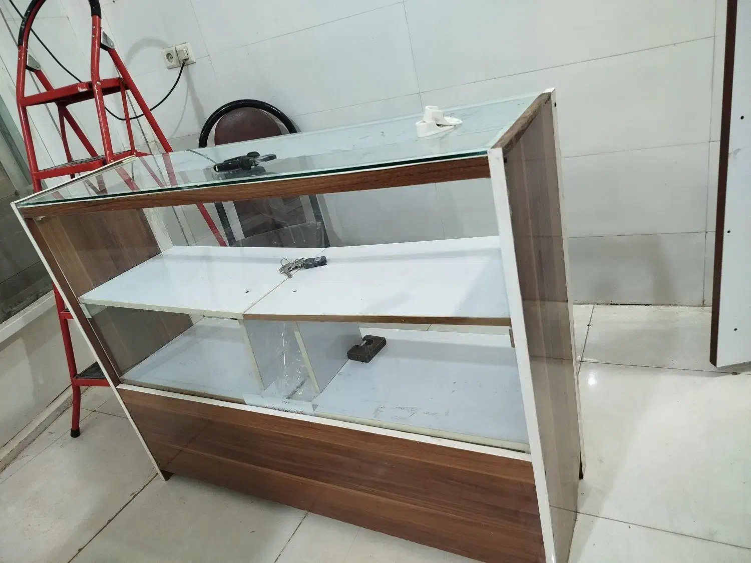 ویترین رگال چوب لباسی|فروشگاه و مغازه|خرمشهر, |دیوار