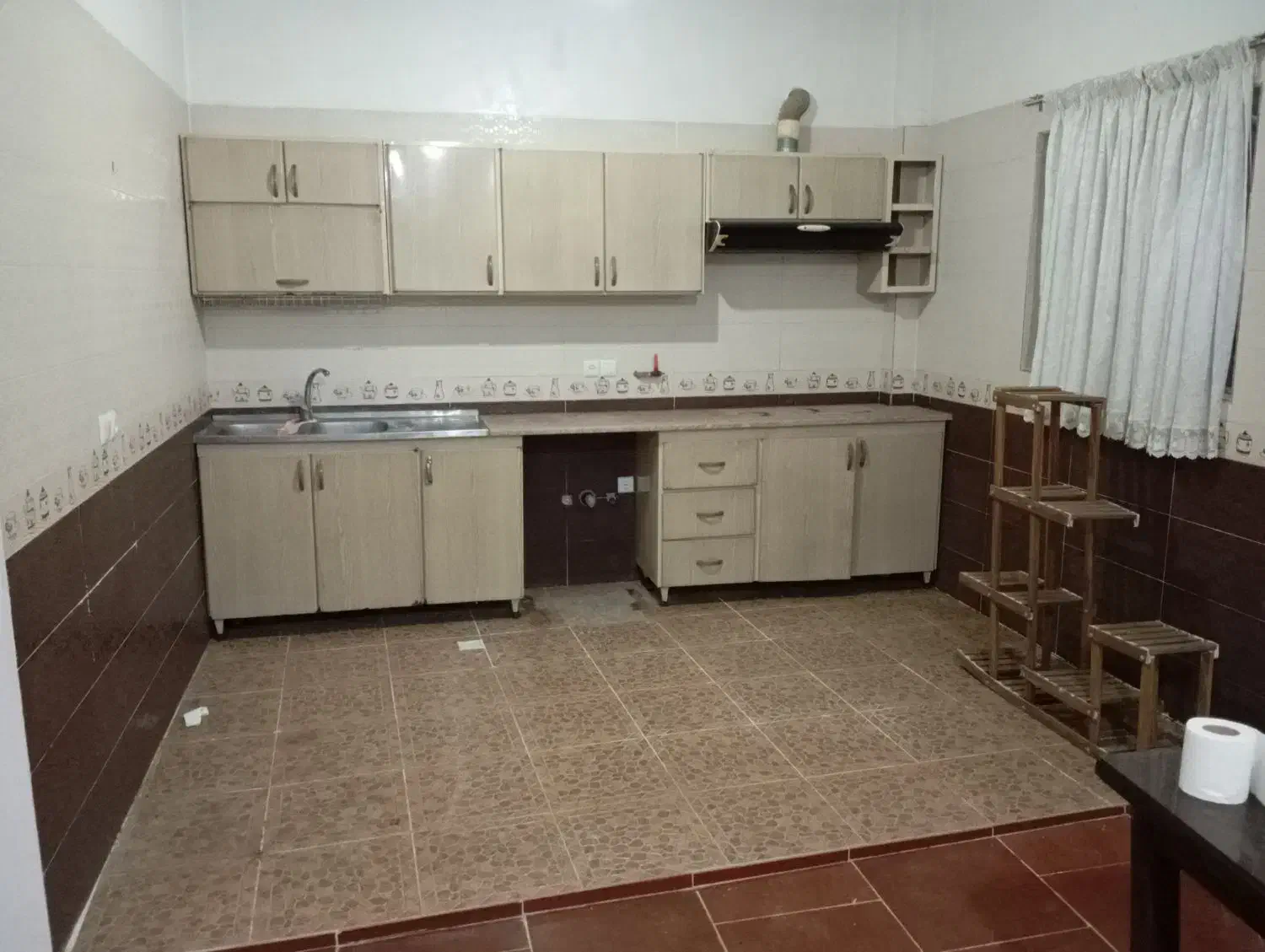 اجاره انبار یا آرایشگاه زنانه یا خیاطی زنانه|اجارهٔ مغازه و غرفه|هادی شهر, |دیوار