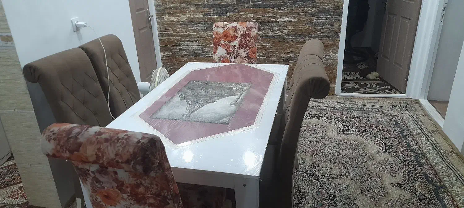 سالم بدون تو رفتگی|میز و صندلی غذاخوری|بندر انزلی, چهارفریضه|دیوار