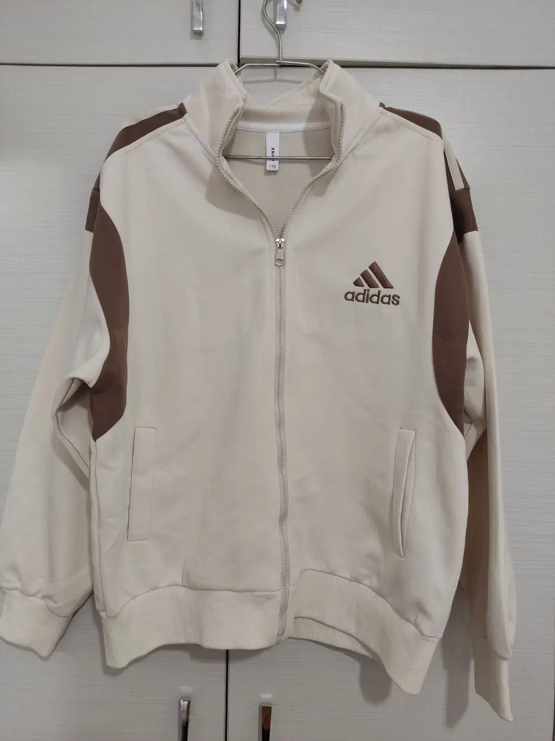 سویشرت|لباس|صومعه‌سرا, |دیوار