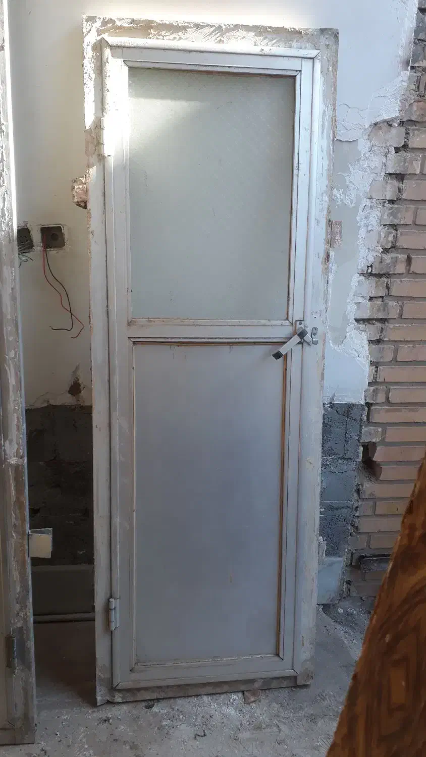 درب وپنجره آلومینیومی و آهنی و چوبی|مصالح و تجهیزات ساختمان|سبزوار, چهارراه فرودگاه|دیوار