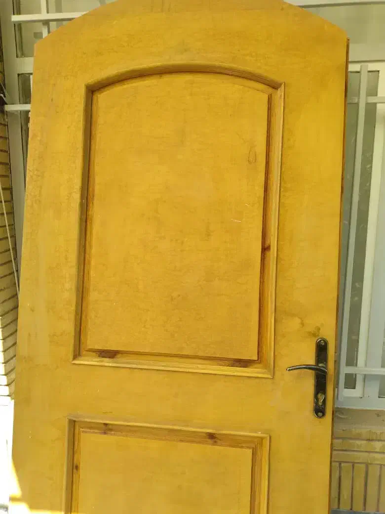 درب چوبی سیلر کیلر شده به همراه قفل سالم|مصالح و تجهیزات ساختمان|شاهینشهر, شهرک گلدیس|دیوار