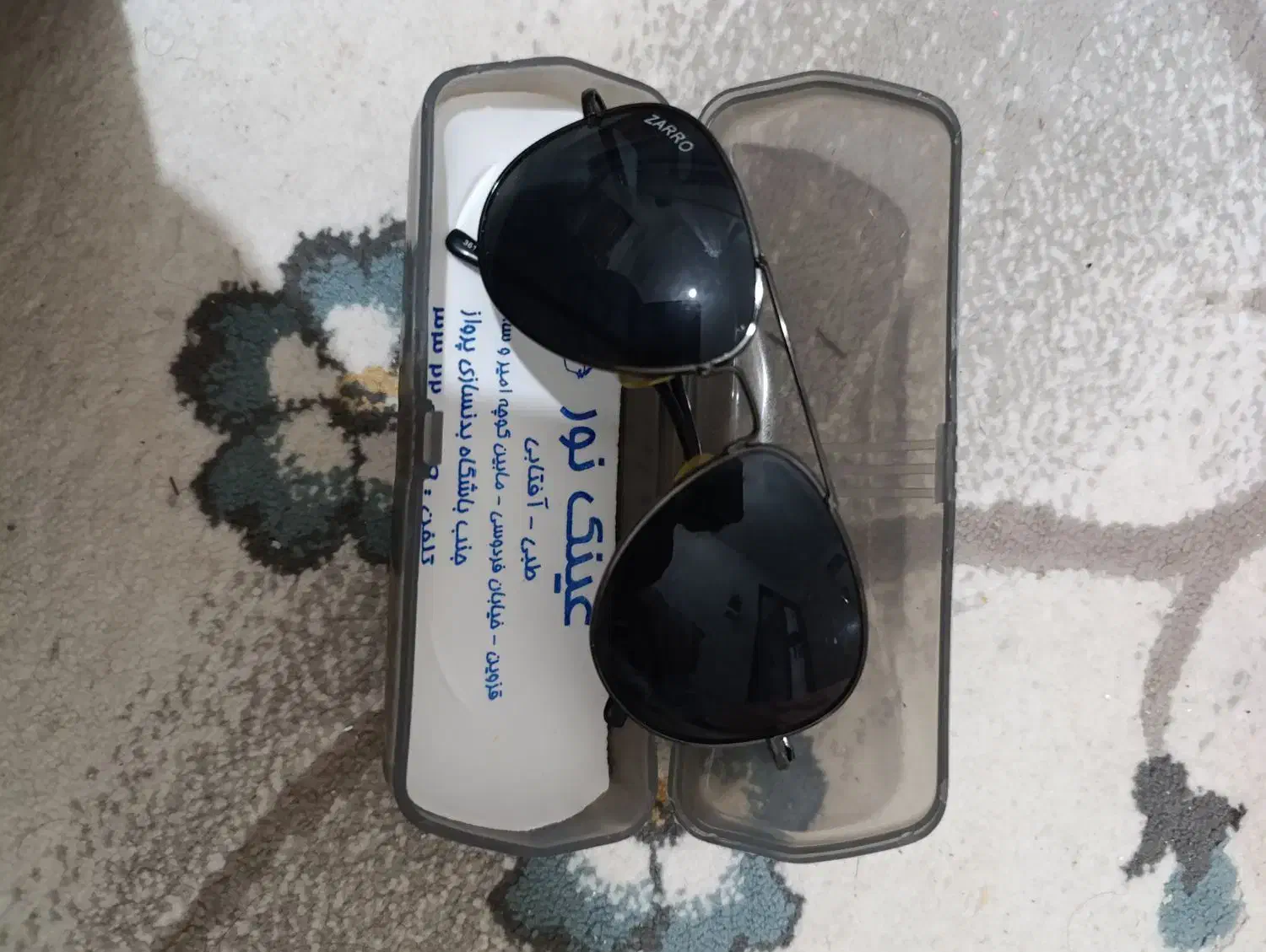 پادری،قاب عینک،کروات|پادری|قزوین, |دیوار